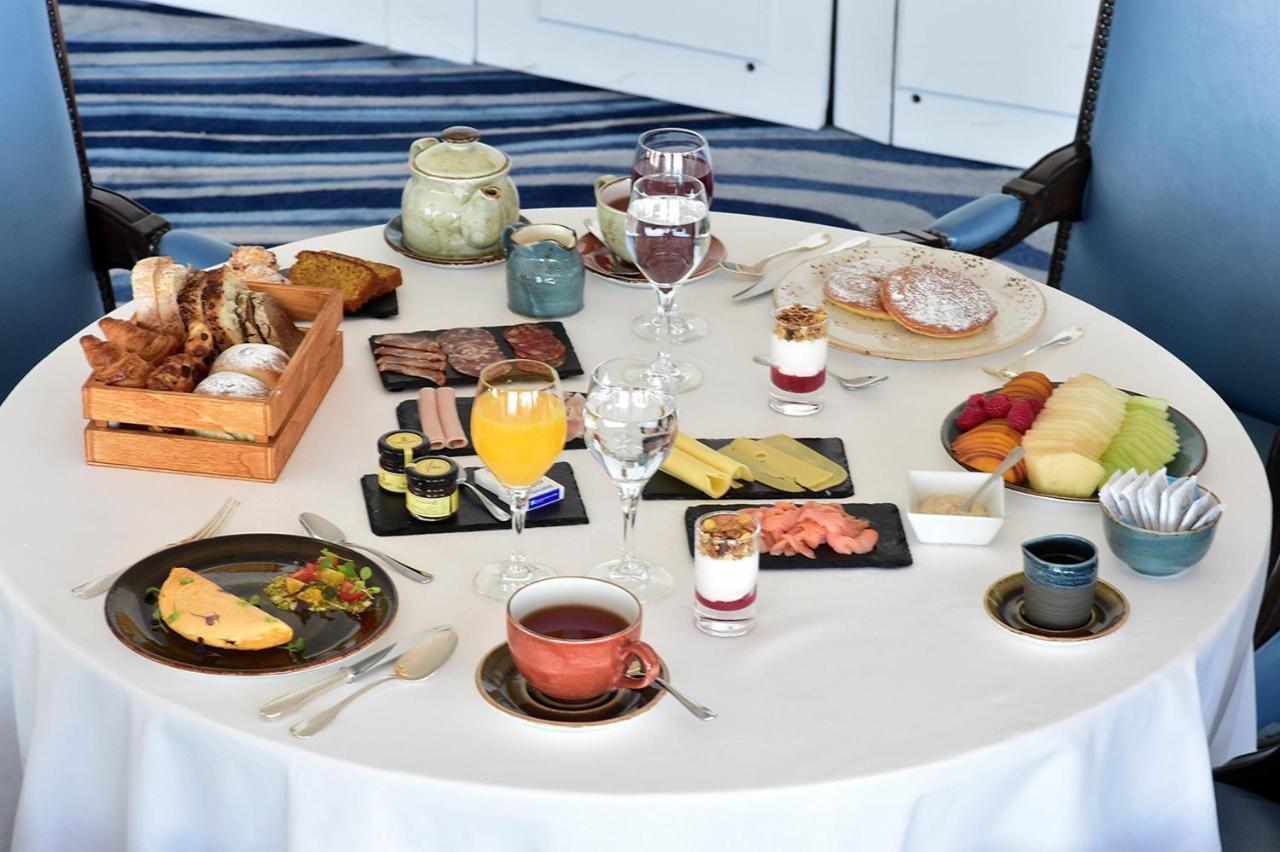 Hotel Fortaleza Do Guincho Relais & Chateaux Cascais Exterior foto A typical breakfast