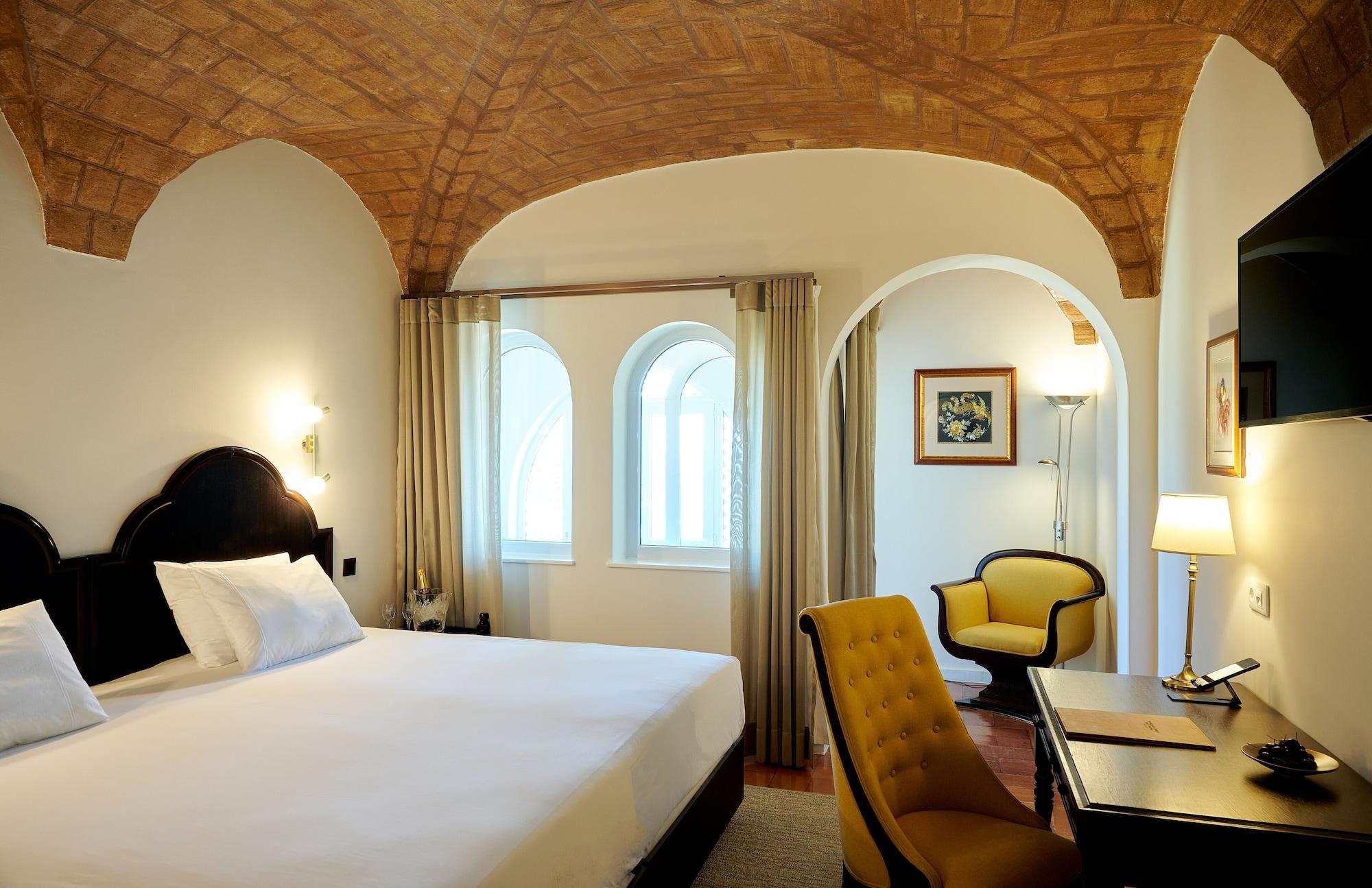 Hotel Fortaleza Do Guincho Relais & Chateaux Cascais Exterior foto A room at the hotel