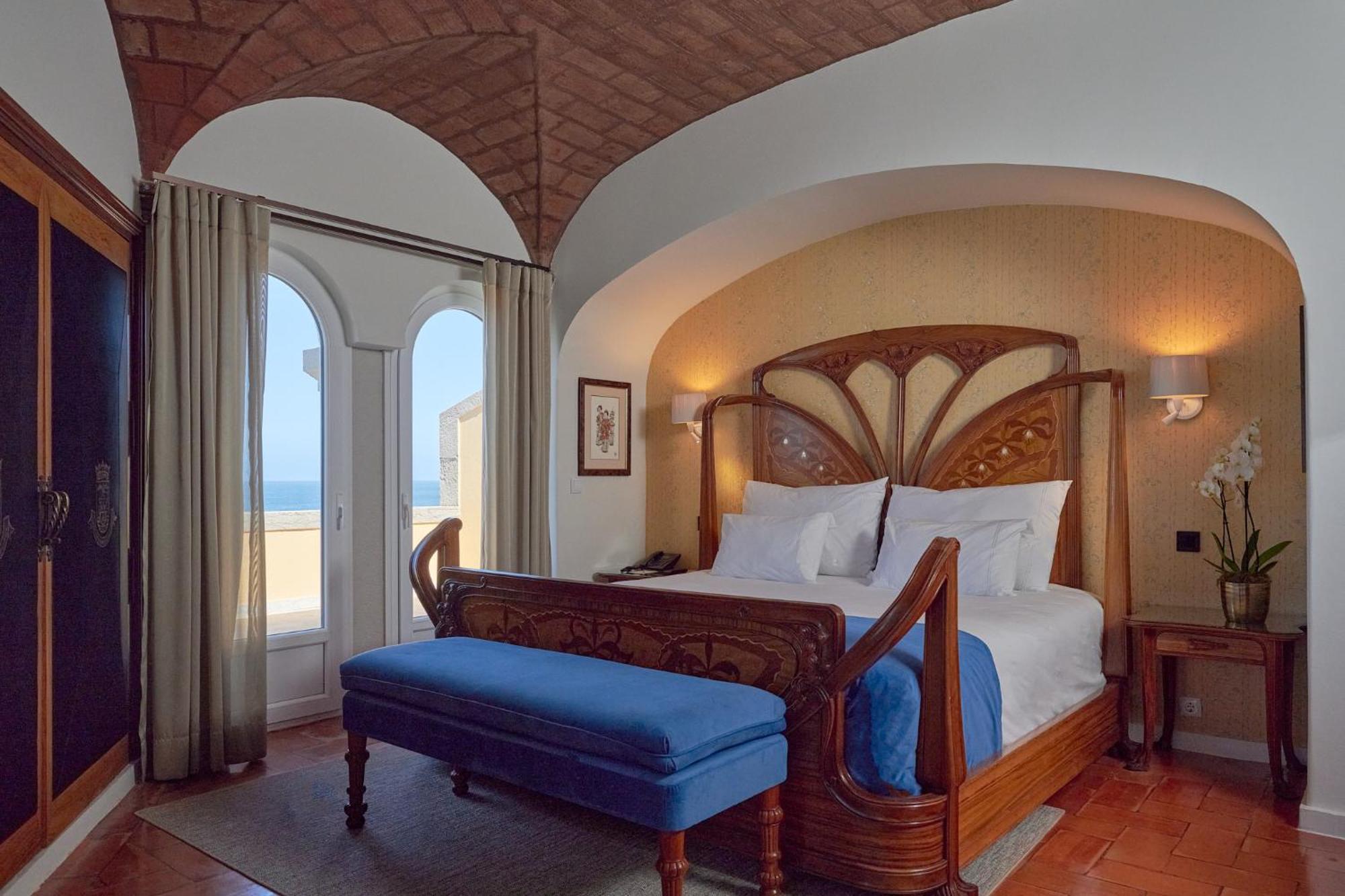 Hotel Fortaleza Do Guincho Relais & Chateaux Cascais Exterior foto A bedroom at the hotel