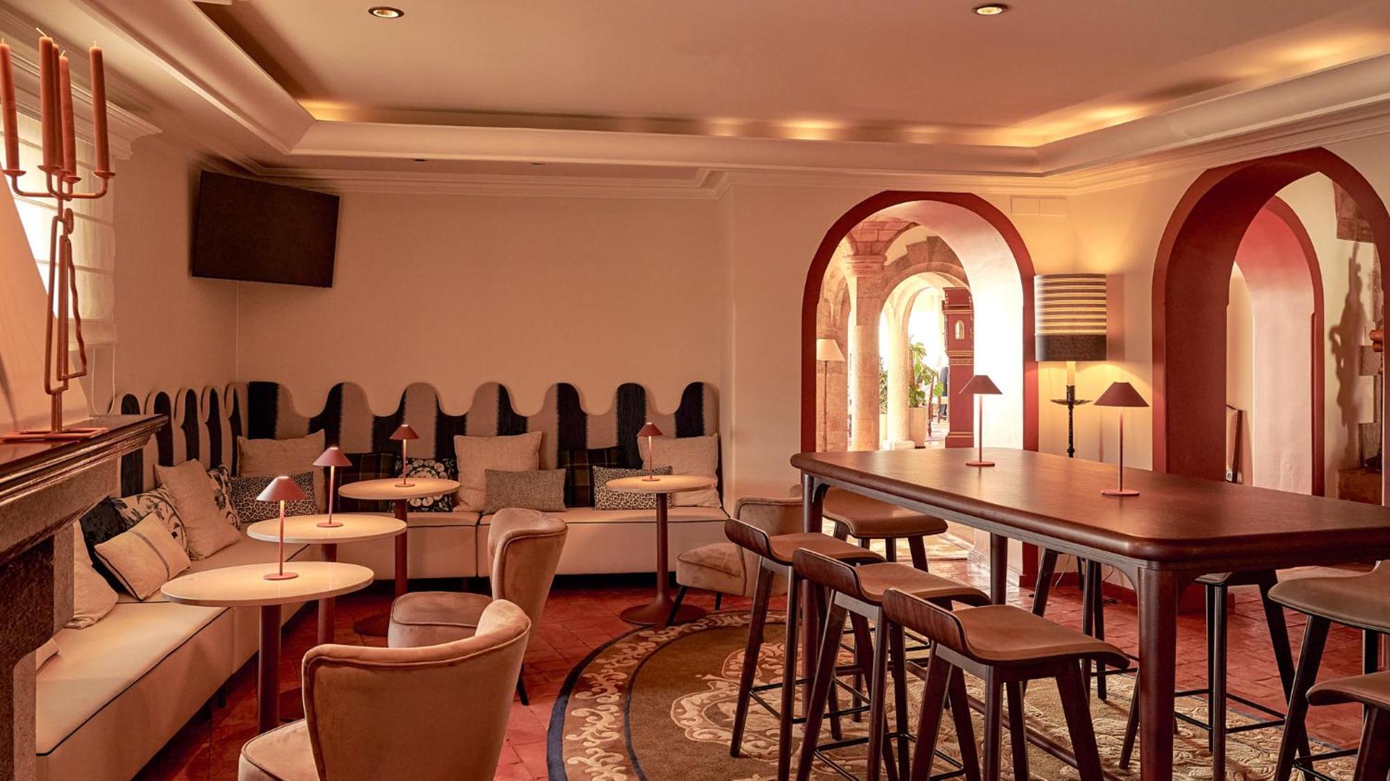 Hotel Fortaleza Do Guincho Relais & Chateaux Cascais Exterior foto The lounge at the airport